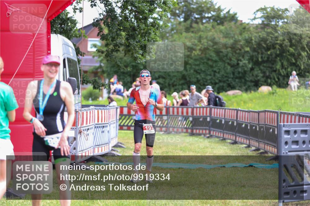 21.06.2026 - 29. Vierlanden-Triathlon Andreas Tolksdorf http://msf.ph/oto/9919334 21.06.2026 12:48:04 Ziel 197 meine-sportfotos.de