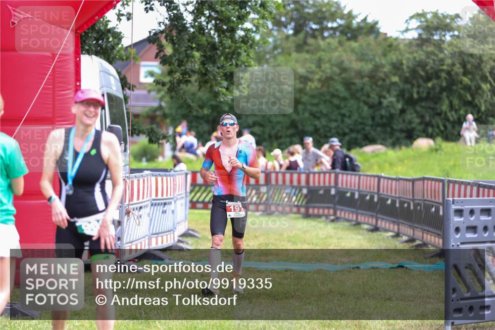 21.06.2026 - 29. Vierlanden-Triathlon Andreas Tolksdorf http://msf.ph/oto/9919335 21.06.2026 12:48:04 Ziel 197 meine-sportfotos.de