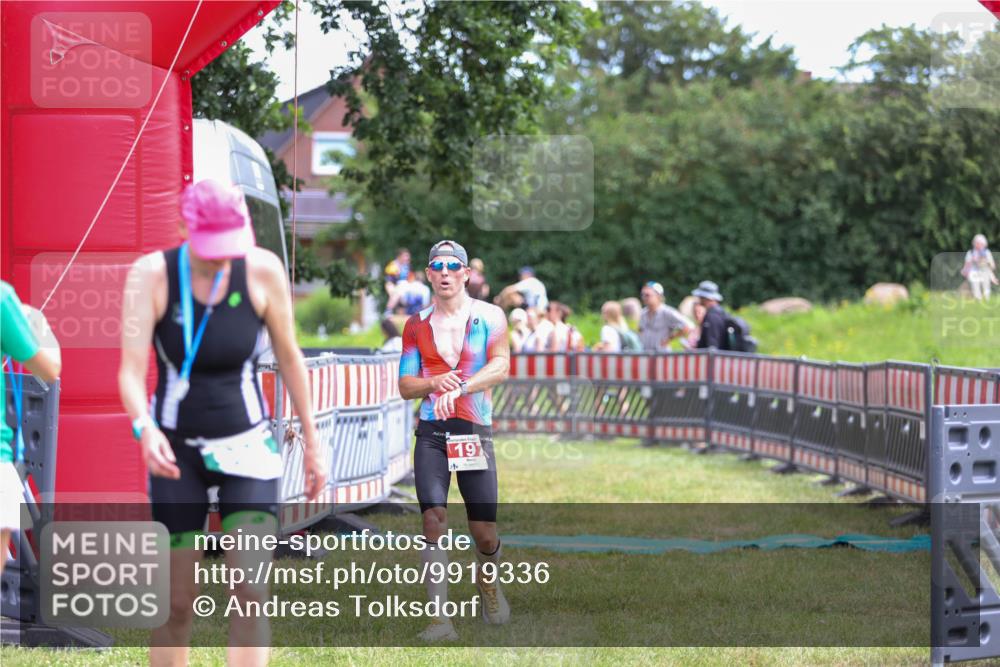 21.06.2026 - 29. Vierlanden-Triathlon Andreas Tolksdorf http://msf.ph/oto/9919336 21.06.2026 12:48:05 Ziel 197 meine-sportfotos.de