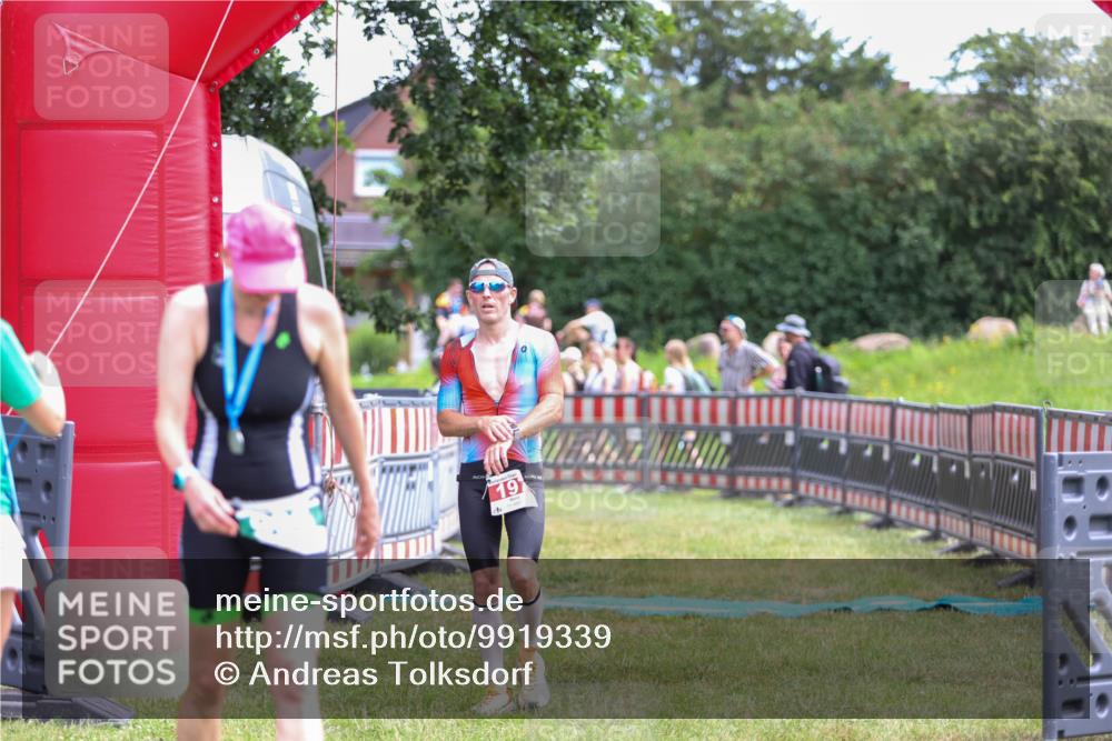 21.06.2026 - 29. Vierlanden-Triathlon Andreas Tolksdorf http://msf.ph/oto/9919339 21.06.2026 12:48:06 Ziel 197 meine-sportfotos.de