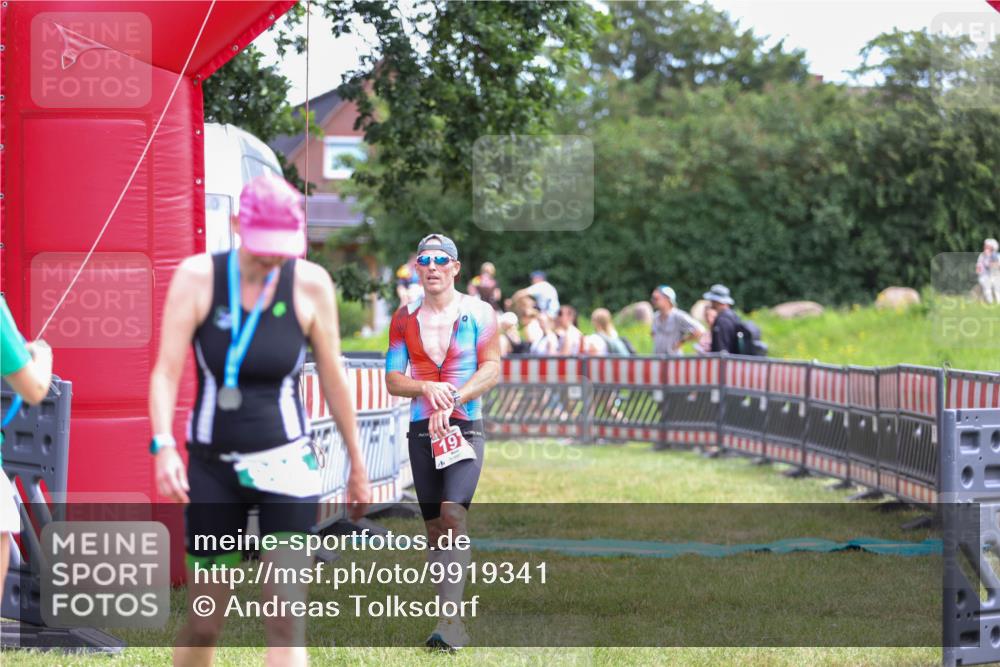 21.06.2026 - 29. Vierlanden-Triathlon Andreas Tolksdorf http://msf.ph/oto/9919341 21.06.2026 12:48:06 Ziel 197 meine-sportfotos.de