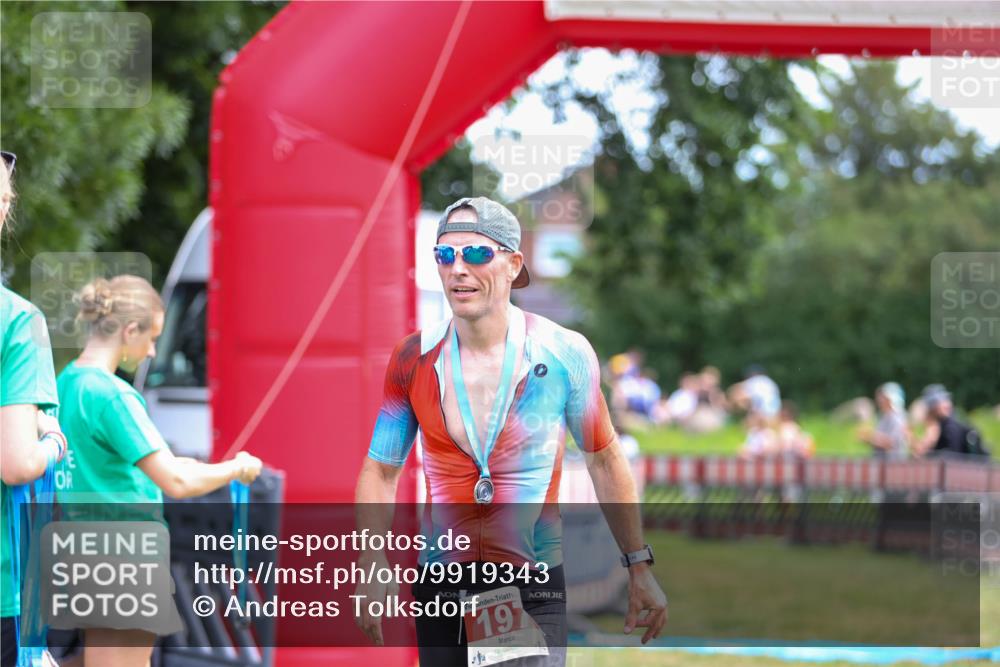 21.06.2026 - 29. Vierlanden-Triathlon Andreas Tolksdorf http://msf.ph/oto/9919343 21.06.2026 12:48:19 Ziel 13 meine-sportfotos.de