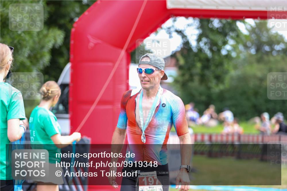 21.06.2026 - 29. Vierlanden-Triathlon Andreas Tolksdorf http://msf.ph/oto/9919348 21.06.2026 12:48:19 Ziel 13 meine-sportfotos.de