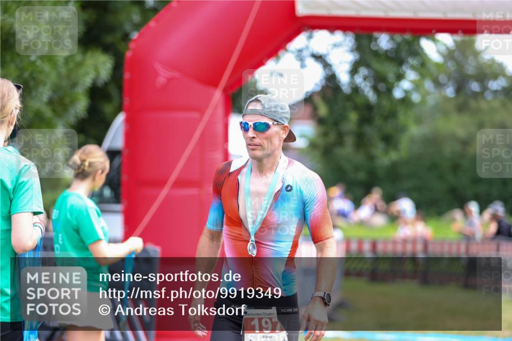 21.06.2026 - 29. Vierlanden-Triathlon Andreas Tolksdorf http://msf.ph/oto/9919349 21.06.2026 12:48:19 Ziel 13 meine-sportfotos.de
