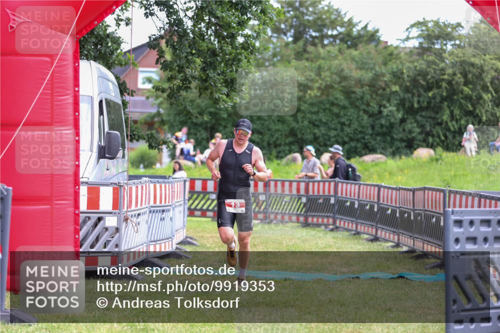 21.06.2026 - 29. Vierlanden-Triathlon Andreas Tolksdorf http://msf.ph/oto/9919353 21.06.2026 12:48:25 Ziel 13, 119 meine-sportfotos.de