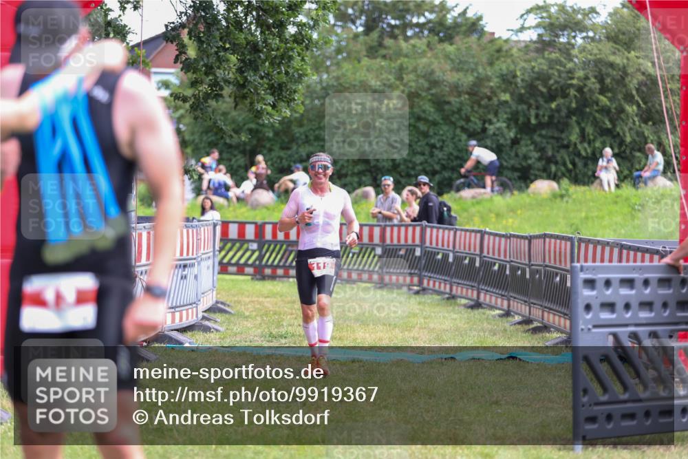 21.06.2026 - 29. Vierlanden-Triathlon Andreas Tolksdorf http://msf.ph/oto/9919367 21.06.2026 12:48:32 Ziel 119 meine-sportfotos.de