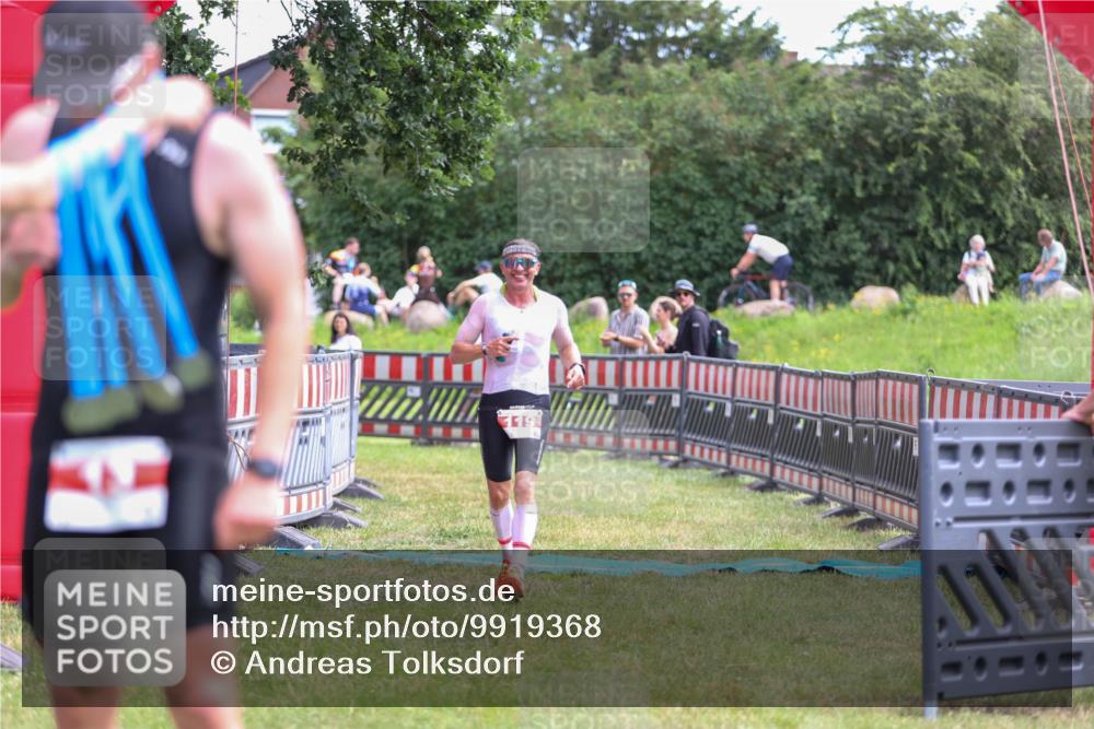 21.06.2026 - 29. Vierlanden-Triathlon Andreas Tolksdorf http://msf.ph/oto/9919368 21.06.2026 12:48:32 Ziel 119 meine-sportfotos.de