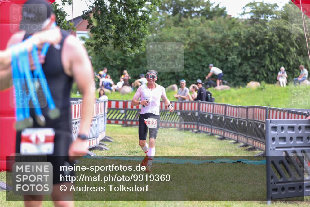 21.06.2026 - 29. Vierlanden-Triathlon Andreas Tolksdorf http://msf.ph/oto/9919369 21.06.2026 12:48:32 Ziel 119 meine-sportfotos.de
