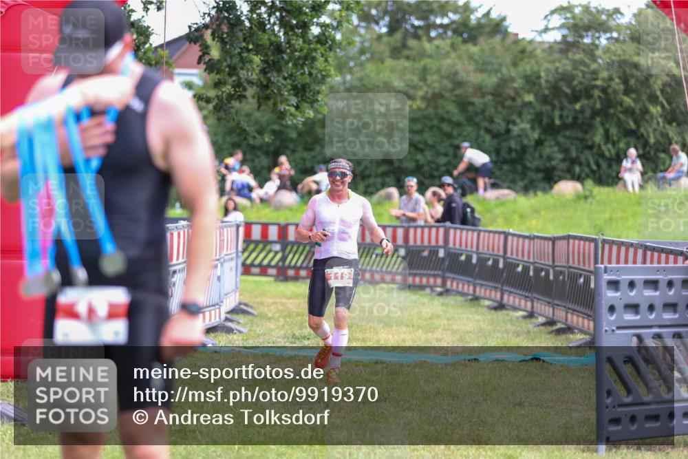 21.06.2026 - 29. Vierlanden-Triathlon Andreas Tolksdorf http://msf.ph/oto/9919370 21.06.2026 12:48:32 Ziel 119 meine-sportfotos.de