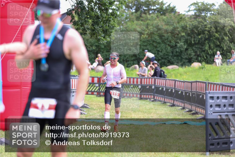 21.06.2026 - 29. Vierlanden-Triathlon Andreas Tolksdorf http://msf.ph/oto/9919373 21.06.2026 12:48:33 Ziel 119 meine-sportfotos.de