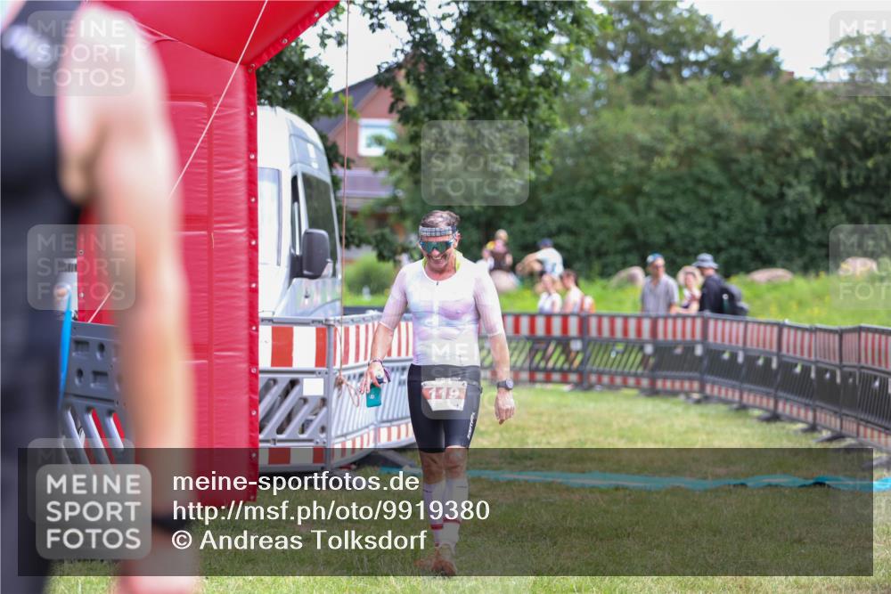 21.06.2026 - 29. Vierlanden-Triathlon Andreas Tolksdorf http://msf.ph/oto/9919380 21.06.2026 12:48:35 Ziel 119 meine-sportfotos.de