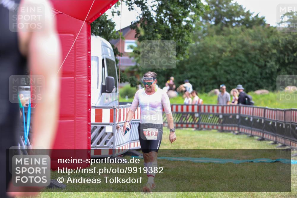 21.06.2026 - 29. Vierlanden-Triathlon Andreas Tolksdorf http://msf.ph/oto/9919382 21.06.2026 12:48:35 Ziel 119 meine-sportfotos.de