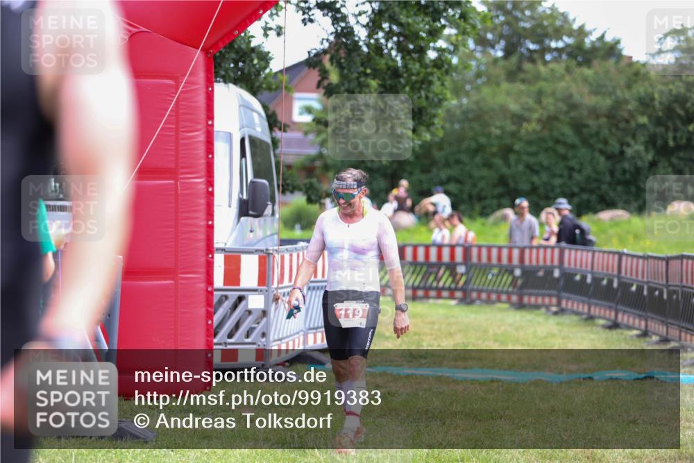 21.06.2026 - 29. Vierlanden-Triathlon Andreas Tolksdorf http://msf.ph/oto/9919383 21.06.2026 12:48:35 Ziel 119 meine-sportfotos.de