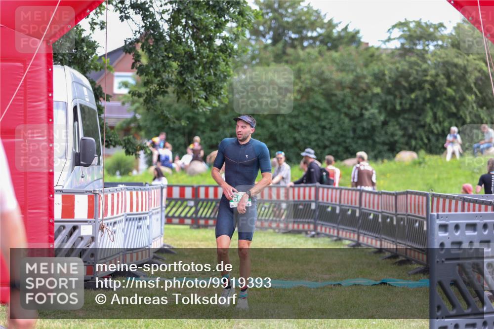 21.06.2026 - 29. Vierlanden-Triathlon Andreas Tolksdorf http://msf.ph/oto/9919393 21.06.2026 12:49:07 Ziel 175, 663, 920 meine-sportfotos.de
