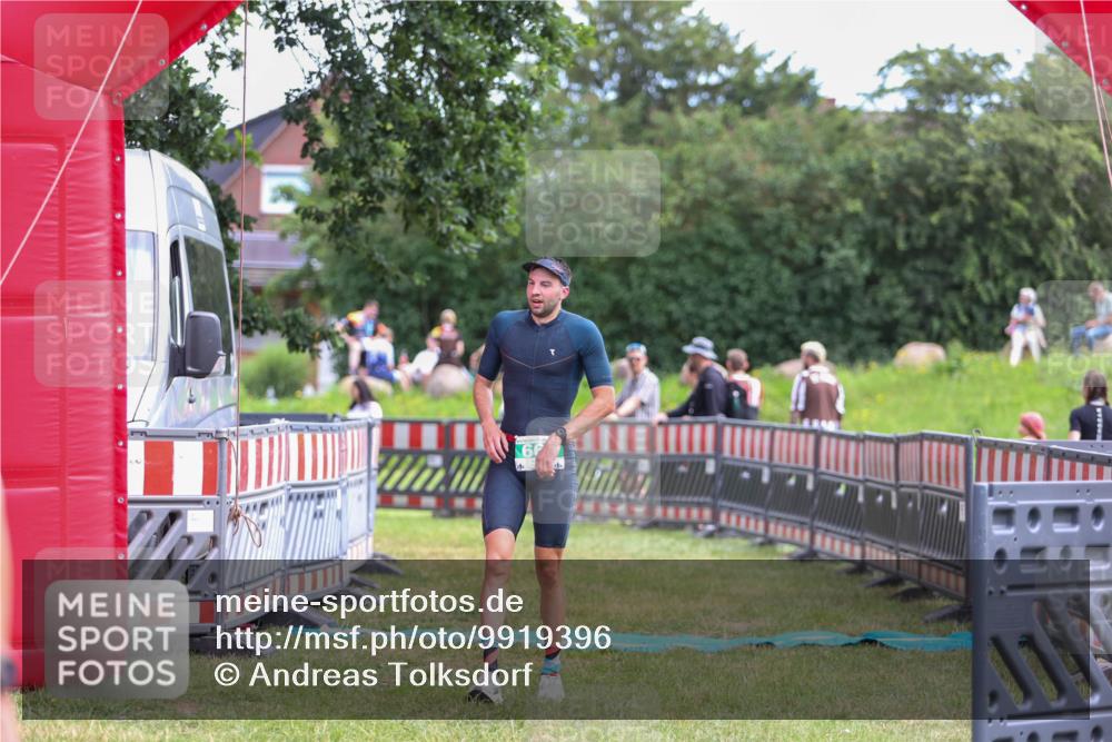 21.06.2026 - 29. Vierlanden-Triathlon Andreas Tolksdorf http://msf.ph/oto/9919396 21.06.2026 12:49:07 Ziel 175, 663, 920 meine-sportfotos.de