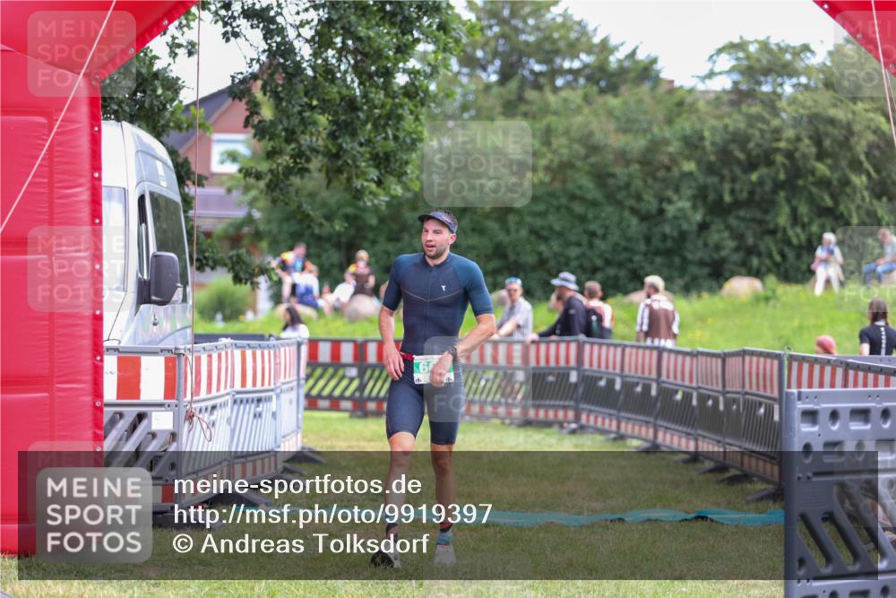 21.06.2026 - 29. Vierlanden-Triathlon Andreas Tolksdorf http://msf.ph/oto/9919397 21.06.2026 12:49:07 Ziel 175, 663, 920 meine-sportfotos.de