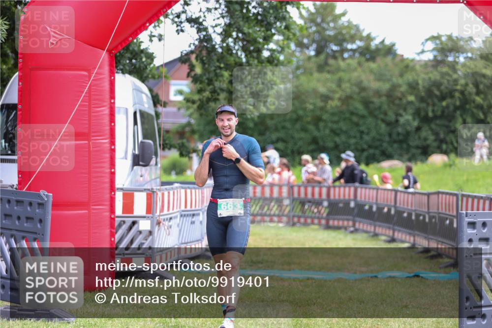 21.06.2026 - 29. Vierlanden-Triathlon Andreas Tolksdorf http://msf.ph/oto/9919401 21.06.2026 12:49:10 Ziel 175, 663, 920 meine-sportfotos.de