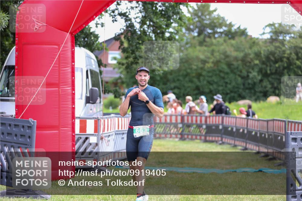 21.06.2026 - 29. Vierlanden-Triathlon Andreas Tolksdorf http://msf.ph/oto/9919405 21.06.2026 12:49:10 Ziel 175, 663, 920 meine-sportfotos.de