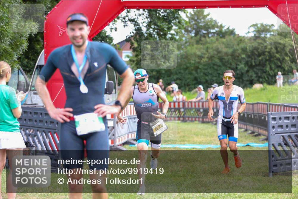 21.06.2026 - 29. Vierlanden-Triathlon Andreas Tolksdorf http://msf.ph/oto/9919419 21.06.2026 12:49:18 Ziel 79, 175, 920 meine-sportfotos.de