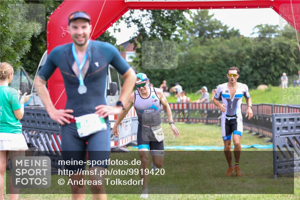 21.06.2026 - 29. Vierlanden-Triathlon Andreas Tolksdorf http://msf.ph/oto/9919420 21.06.2026 12:49:18 Ziel 79, 175, 920 meine-sportfotos.de