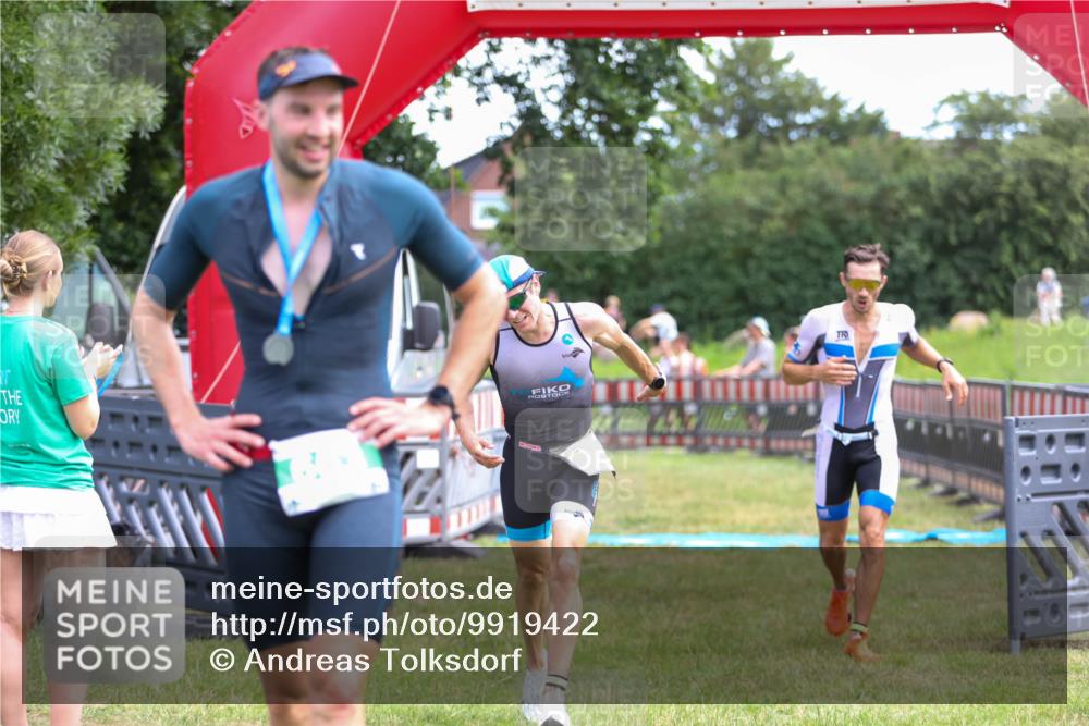 21.06.2026 - 29. Vierlanden-Triathlon Andreas Tolksdorf http://msf.ph/oto/9919422 21.06.2026 12:49:18 Ziel 79, 175, 920 meine-sportfotos.de