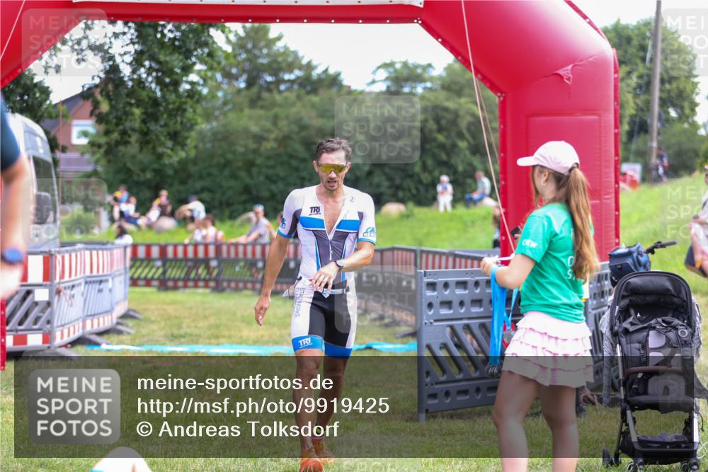 21.06.2026 - 29. Vierlanden-Triathlon Andreas Tolksdorf http://msf.ph/oto/9919425 21.06.2026 12:49:20 Ziel 79, 175, 920 meine-sportfotos.de