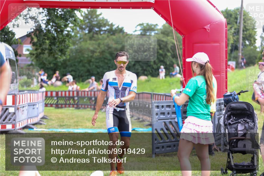 21.06.2026 - 29. Vierlanden-Triathlon Andreas Tolksdorf http://msf.ph/oto/9919429 21.06.2026 12:49:20 Ziel 79, 175, 920 meine-sportfotos.de