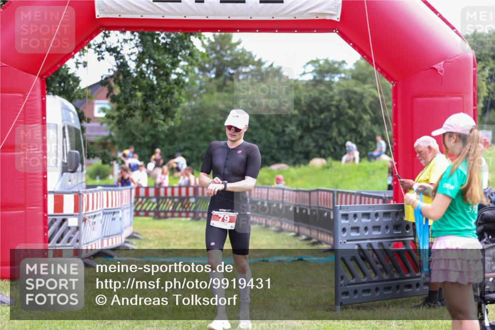 21.06.2026 - 29. Vierlanden-Triathlon Andreas Tolksdorf http://msf.ph/oto/9919431 21.06.2026 12:49:29 Ziel 79, 966 meine-sportfotos.de