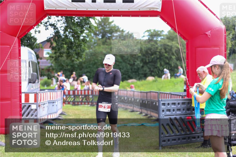 21.06.2026 - 29. Vierlanden-Triathlon Andreas Tolksdorf http://msf.ph/oto/9919433 21.06.2026 12:49:29 Ziel 79, 966 meine-sportfotos.de