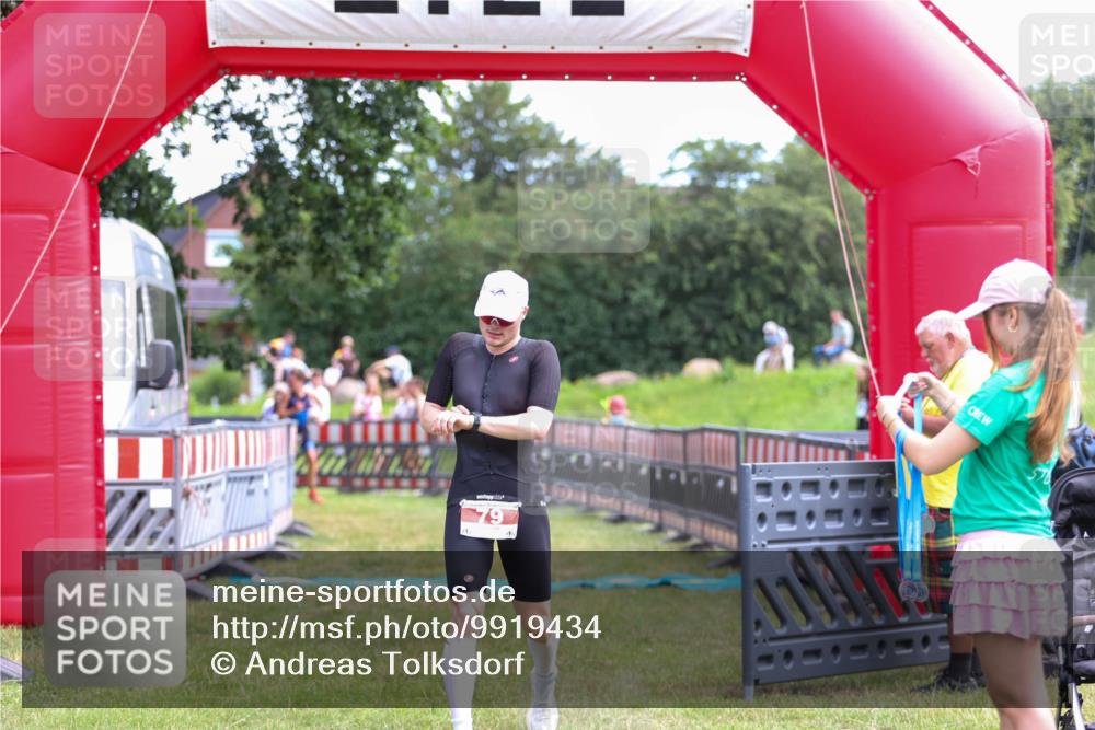 21.06.2026 - 29. Vierlanden-Triathlon Andreas Tolksdorf http://msf.ph/oto/9919434 21.06.2026 12:49:29 Ziel 79, 966 meine-sportfotos.de