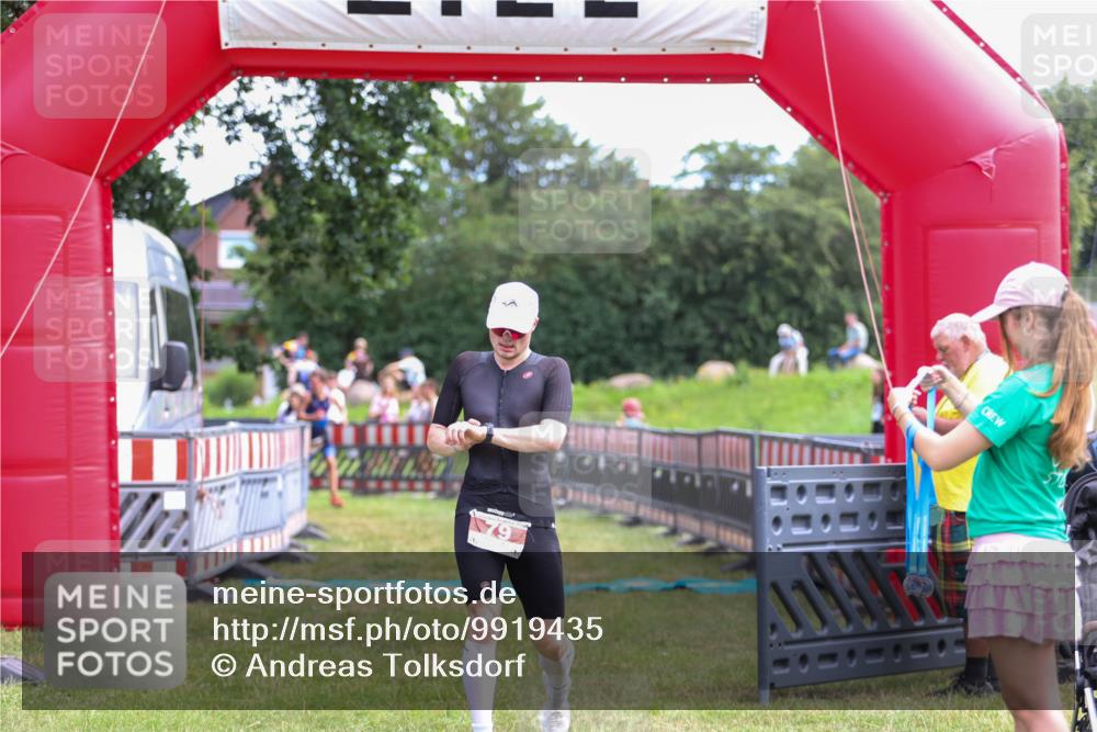 21.06.2026 - 29. Vierlanden-Triathlon Andreas Tolksdorf http://msf.ph/oto/9919435 21.06.2026 12:49:29 Ziel 79, 966 meine-sportfotos.de