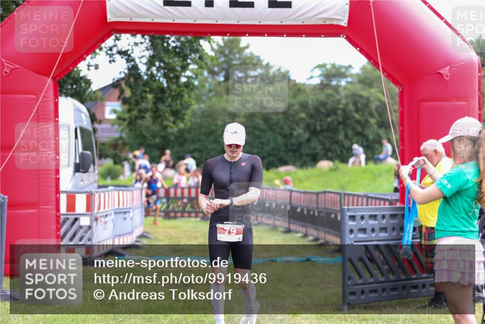 21.06.2026 - 29. Vierlanden-Triathlon Andreas Tolksdorf http://msf.ph/oto/9919436 21.06.2026 12:49:29 Ziel 79, 966 meine-sportfotos.de
