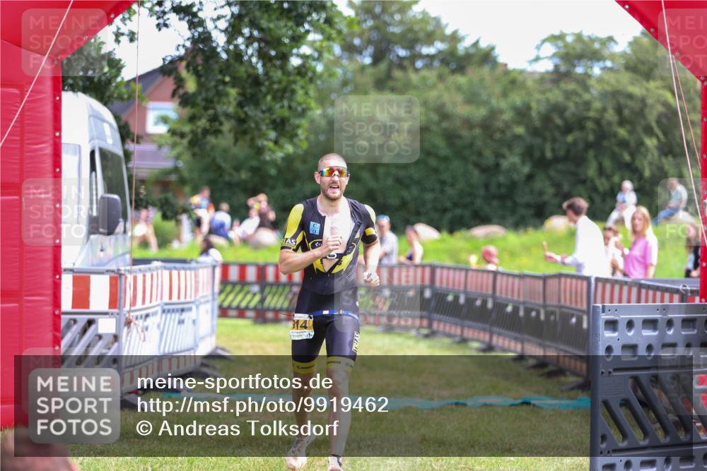 21.06.2026 - 29. Vierlanden-Triathlon Andreas Tolksdorf http://msf.ph/oto/9919462 21.06.2026 12:49:55 Ziel 914 meine-sportfotos.de