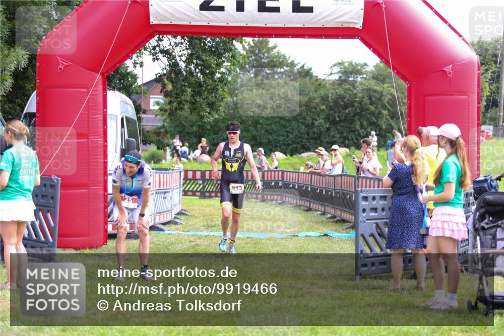 21.06.2026 - 29. Vierlanden-Triathlon Andreas Tolksdorf http://msf.ph/oto/9919466 21.06.2026 12:50:35 Ziel 84, 122, 913, 942, 955 meine-sportfotos.de