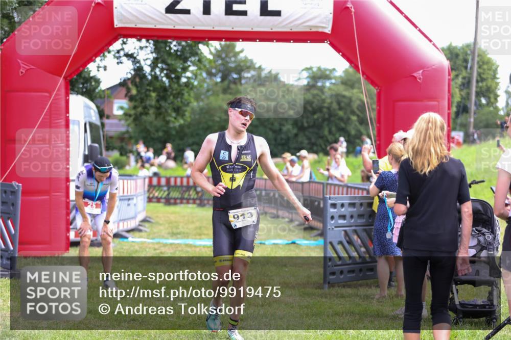 21.06.2026 - 29. Vierlanden-Triathlon Andreas Tolksdorf http://msf.ph/oto/9919475 21.06.2026 12:50:37 Ziel 84, 122, 910, 913, 942, 943, 955 meine-sportfotos.de