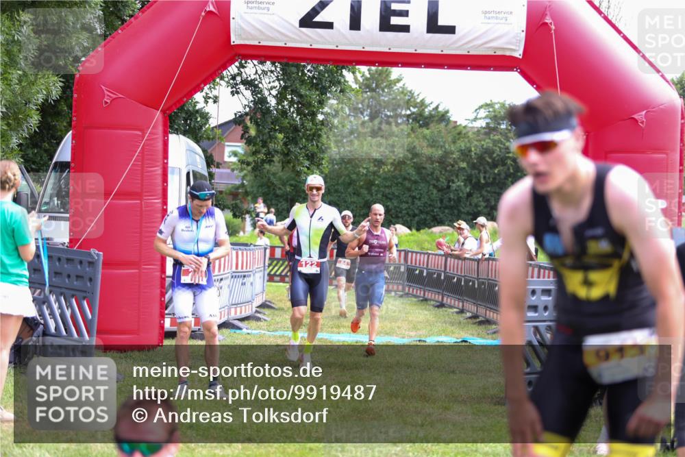 21.06.2026 - 29. Vierlanden-Triathlon Andreas Tolksdorf http://msf.ph/oto/9919487 21.06.2026 12:50:43 Ziel 84, 122, 910, 924, 942, 943, 955, 975 meine-sportfotos.de