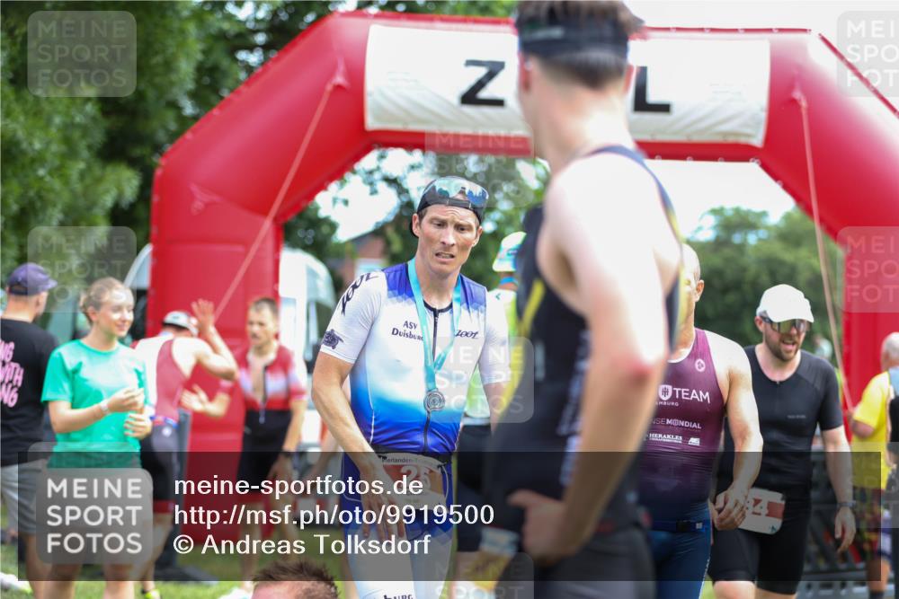 21.06.2026 - 29. Vierlanden-Triathlon Andreas Tolksdorf http://msf.ph/oto/9919500 21.06.2026 12:50:53 Ziel 145, 910, 924, 975 meine-sportfotos.de