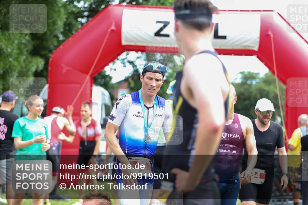 21.06.2026 - 29. Vierlanden-Triathlon Andreas Tolksdorf http://msf.ph/oto/9919501 21.06.2026 12:50:53 Ziel 145, 910, 924, 975 meine-sportfotos.de
