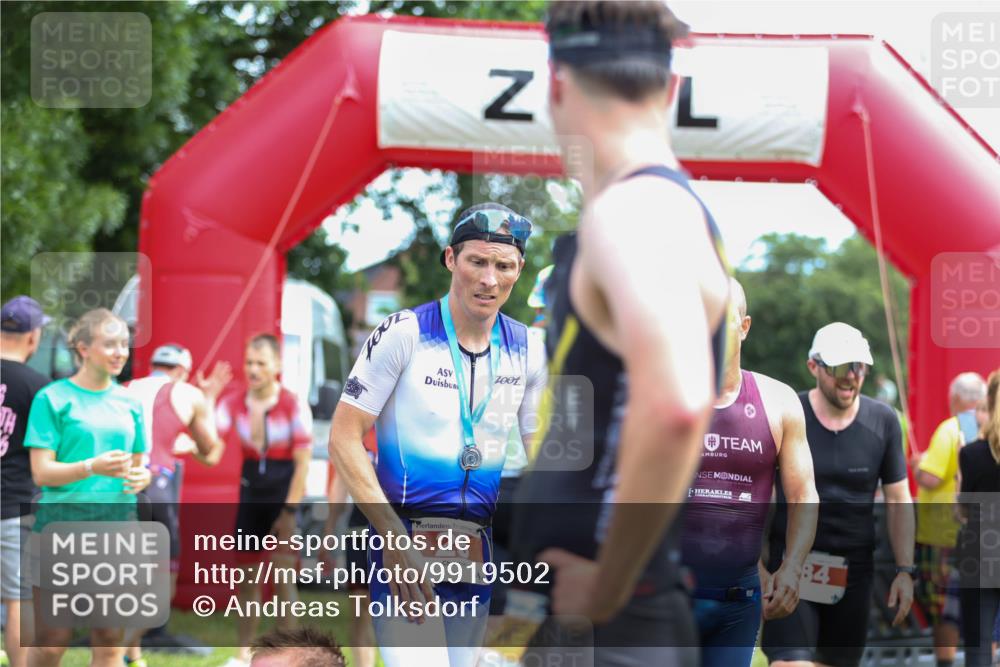 21.06.2026 - 29. Vierlanden-Triathlon Andreas Tolksdorf http://msf.ph/oto/9919502 21.06.2026 12:50:53 Ziel 145, 910, 924, 975 meine-sportfotos.de