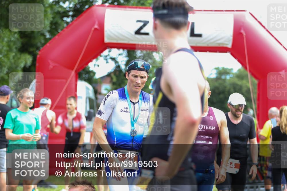 21.06.2026 - 29. Vierlanden-Triathlon Andreas Tolksdorf http://msf.ph/oto/9919503 21.06.2026 12:50:53 Ziel 145, 910, 924, 975 meine-sportfotos.de