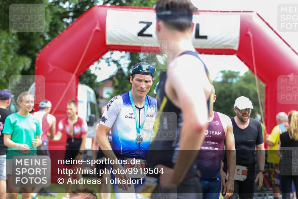 21.06.2026 - 29. Vierlanden-Triathlon Andreas Tolksdorf http://msf.ph/oto/9919504 21.06.2026 12:50:54 Ziel 145, 924, 975 meine-sportfotos.de