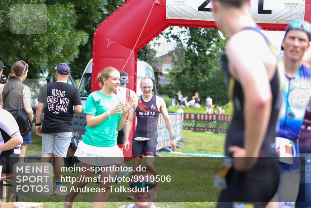 21.06.2026 - 29. Vierlanden-Triathlon Andreas Tolksdorf http://msf.ph/oto/9919506 21.06.2026 12:50:55 Ziel 145, 924, 975 meine-sportfotos.de