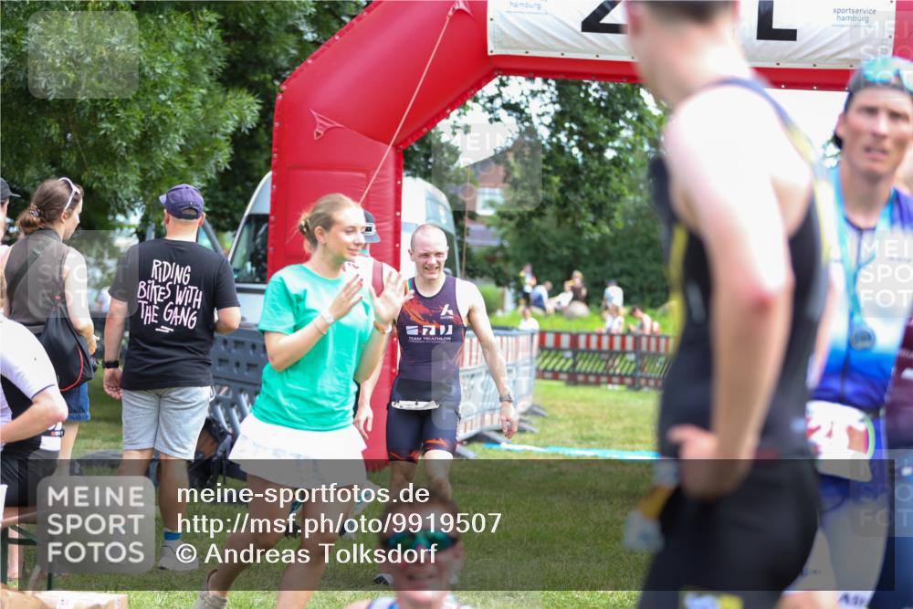 21.06.2026 - 29. Vierlanden-Triathlon Andreas Tolksdorf http://msf.ph/oto/9919507 21.06.2026 12:50:55 Ziel 145, 924, 975 meine-sportfotos.de