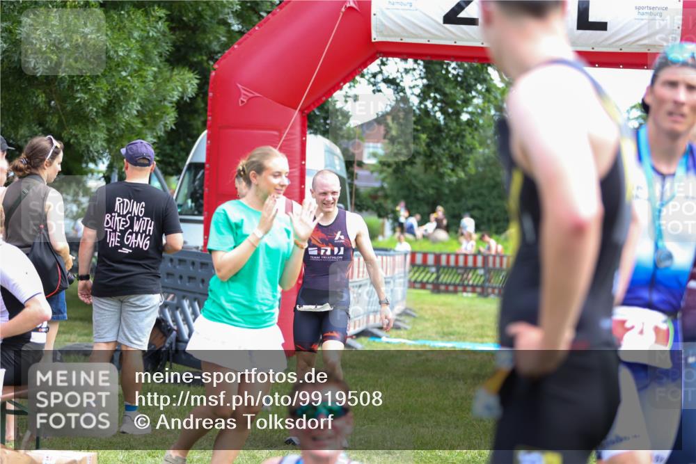 21.06.2026 - 29. Vierlanden-Triathlon Andreas Tolksdorf http://msf.ph/oto/9919508 21.06.2026 12:50:55 Ziel 145, 924, 975 meine-sportfotos.de