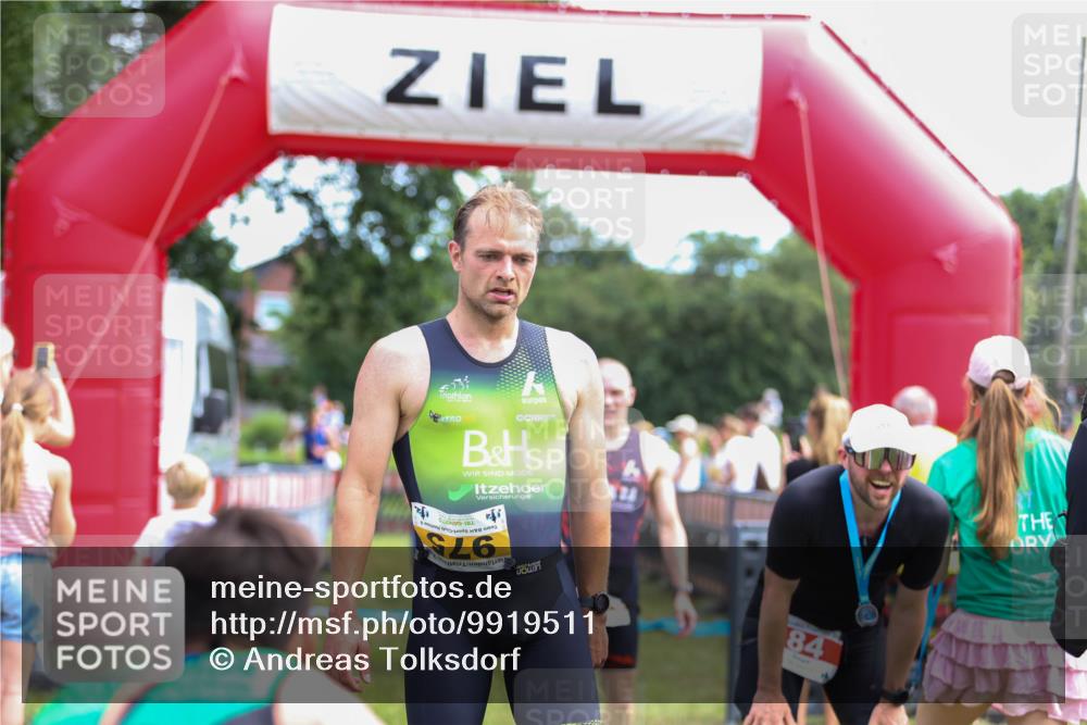 21.06.2026 - 29. Vierlanden-Triathlon Andreas Tolksdorf http://msf.ph/oto/9919511 21.06.2026 12:51:04 Ziel 145, 231, 909, 926, 964 meine-sportfotos.de