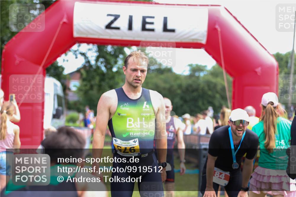 21.06.2026 - 29. Vierlanden-Triathlon Andreas Tolksdorf http://msf.ph/oto/9919512 21.06.2026 12:51:04 Ziel 145, 231, 909, 926, 964 meine-sportfotos.de