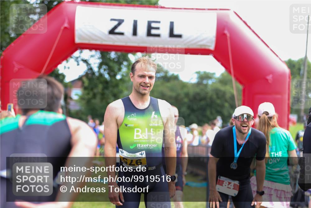 21.06.2026 - 29. Vierlanden-Triathlon Andreas Tolksdorf http://msf.ph/oto/9919516 21.06.2026 12:51:04 Ziel 145, 231, 909, 926, 964 meine-sportfotos.de