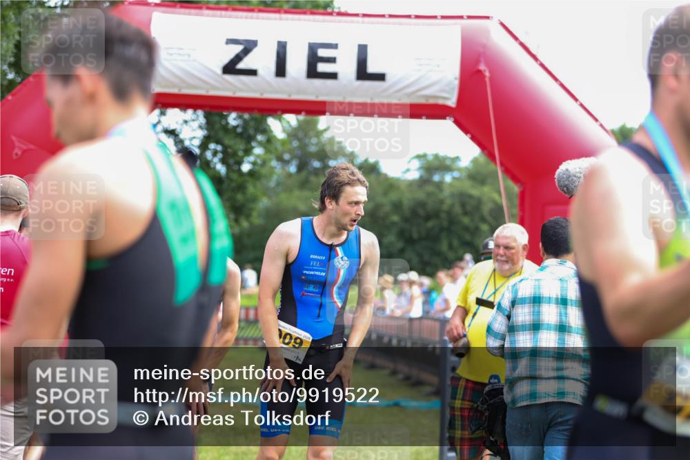 21.06.2026 - 29. Vierlanden-Triathlon Andreas Tolksdorf http://msf.ph/oto/9919522 21.06.2026 12:51:13 Ziel 231, 640, 912, 926, 957, 964 meine-sportfotos.de