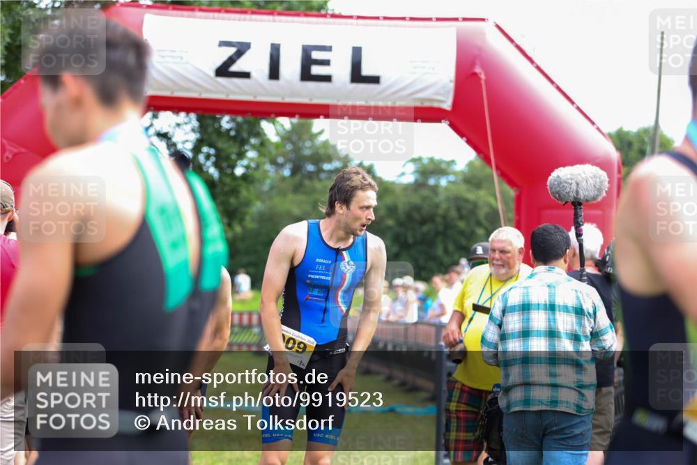 21.06.2026 - 29. Vierlanden-Triathlon Andreas Tolksdorf http://msf.ph/oto/9919523 21.06.2026 12:51:13 Ziel 231, 640, 912, 926, 957, 964 meine-sportfotos.de