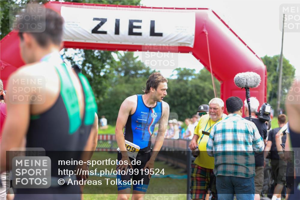 21.06.2026 - 29. Vierlanden-Triathlon Andreas Tolksdorf http://msf.ph/oto/9919524 21.06.2026 12:51:13 Ziel 231, 640, 912, 926, 957, 964 meine-sportfotos.de